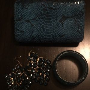 Clutch, earrings, bracelet